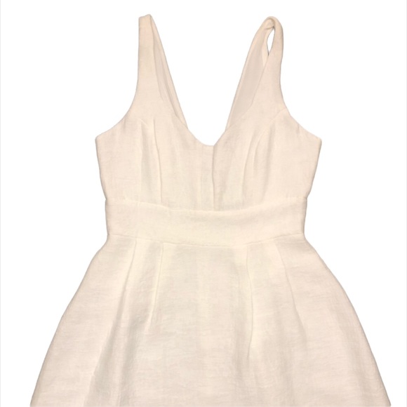 Dillard's Sugar+Lips Creamy WHITE Size MEDIUM A-Line Deep V-Neck Short Dress - Picture 1 of 8